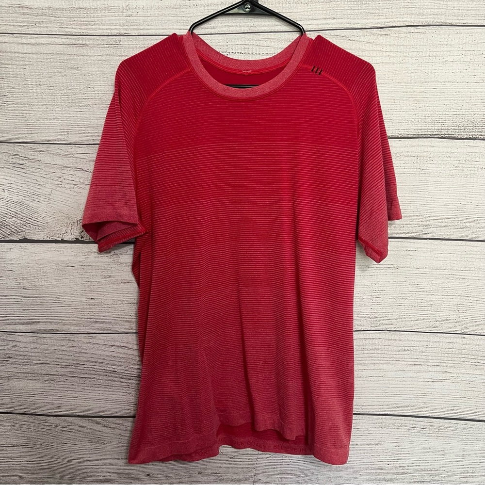 Lululemon Men's Red Swiftly Shirt Size Large